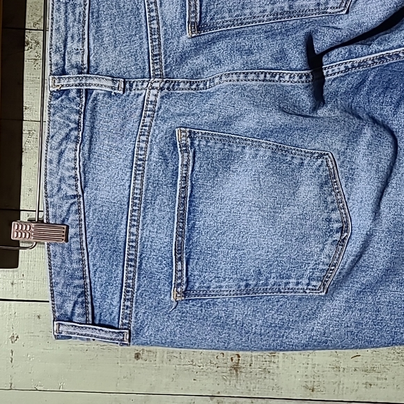 Universal Thread high rise slim straight jeans - Picture 4 of 9